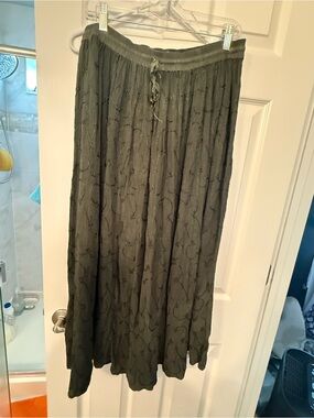Womens Olive Green Maxi Skirt w/elastic Waist size medium 100% rayon boho